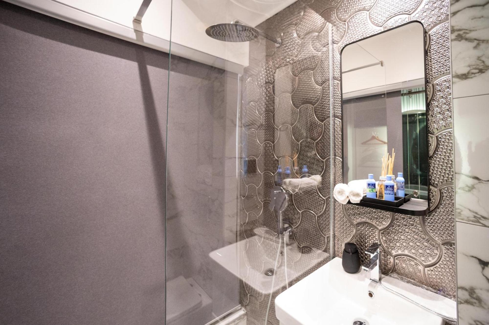Natali Luxury Suites Белград Стая снимка