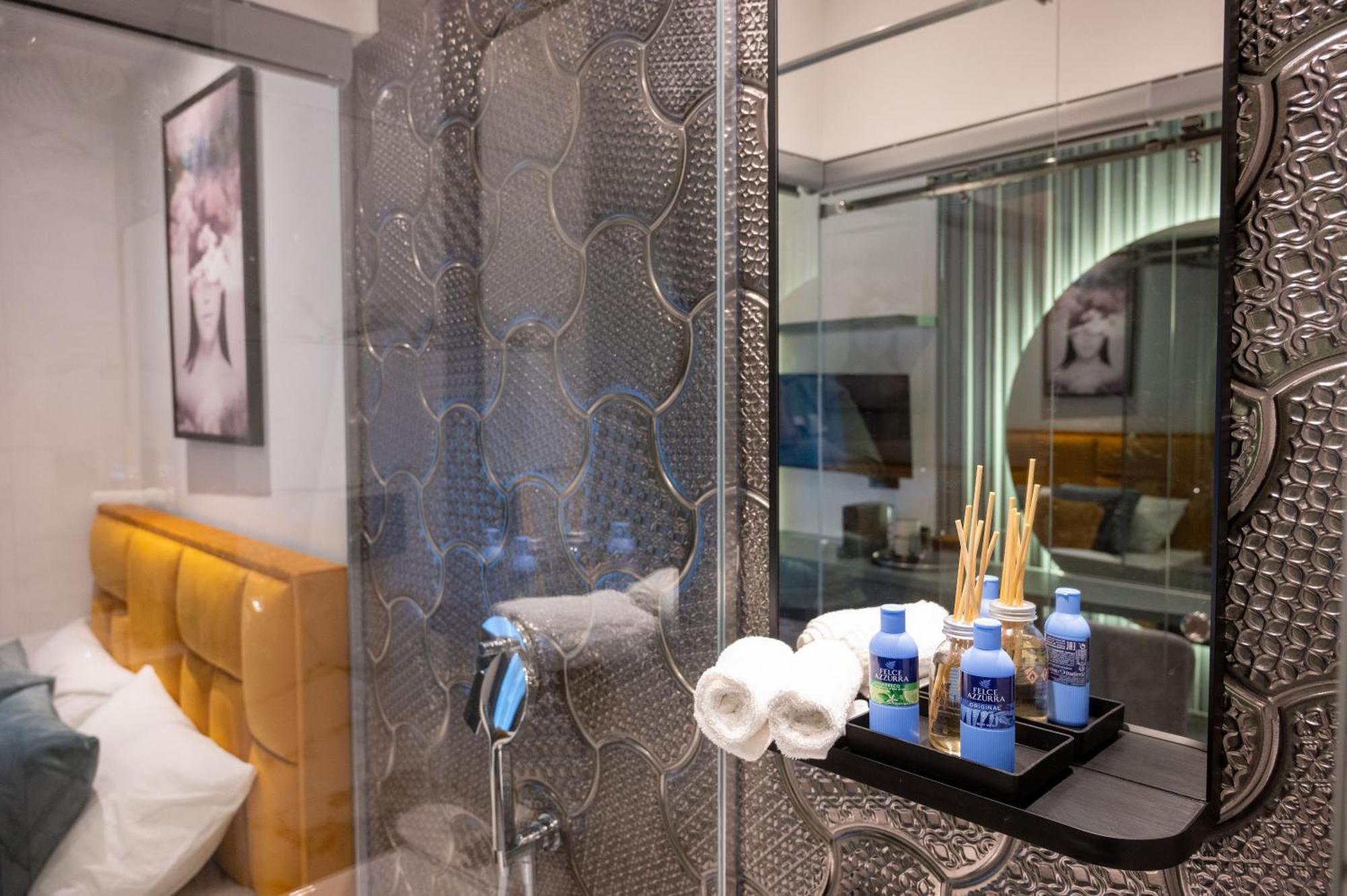 Natali Luxury Suites Белград Стая снимка