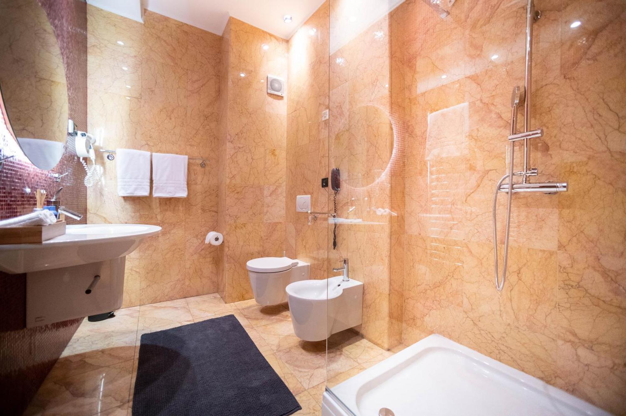 Natali Luxury Suites Белград Стая снимка